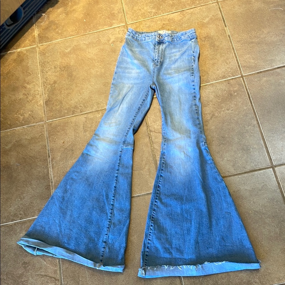 We the Free High Rise Ultra Flare Jeans! Size 25